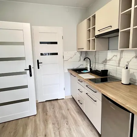 Apartment Kawalerka Na Parterze 4 *