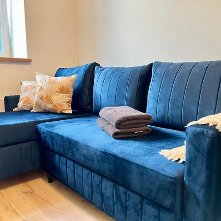 Kawalerka Na Parterze 4 *