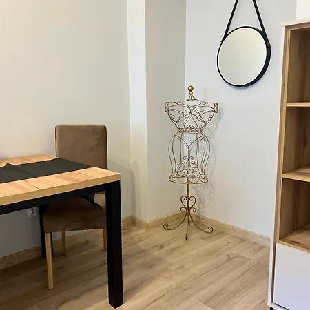 Kawalerka Na Parterze 4