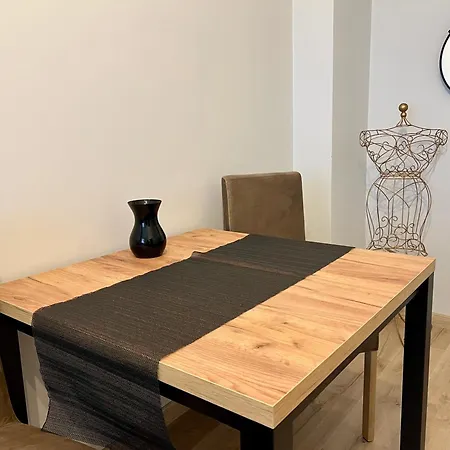 Kawalerka Na Parterze 4 Λοτζ