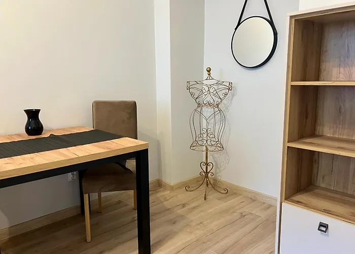 Kawalerka Na Parterze 4